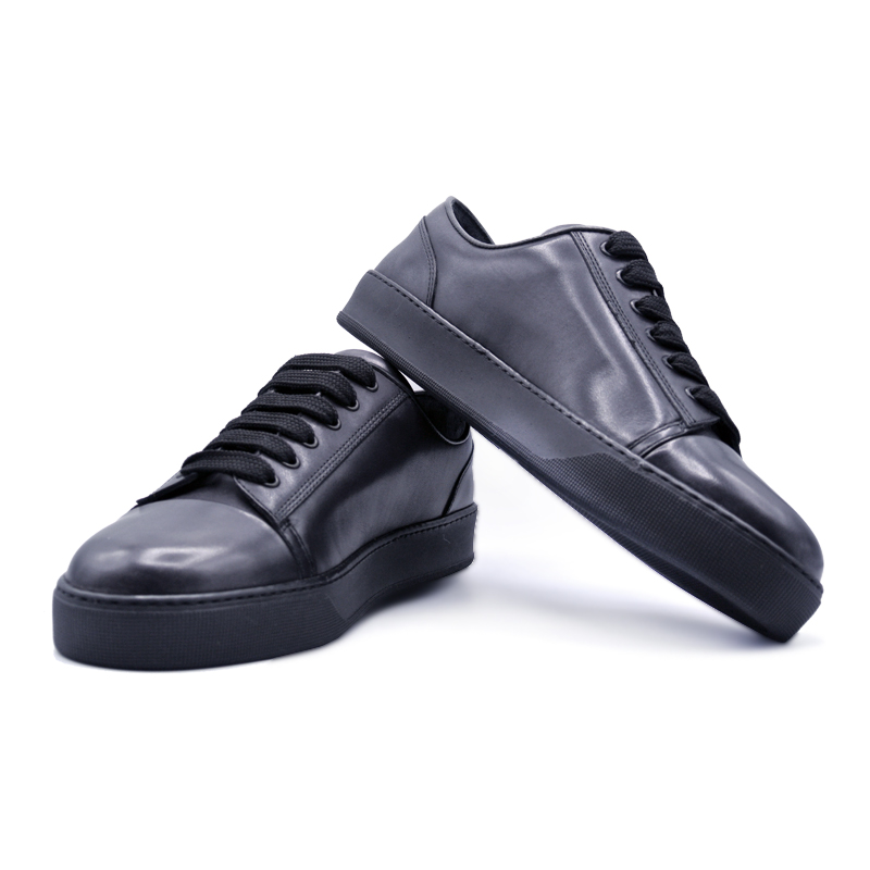 Zelli Calfskin Sneakers Black Image