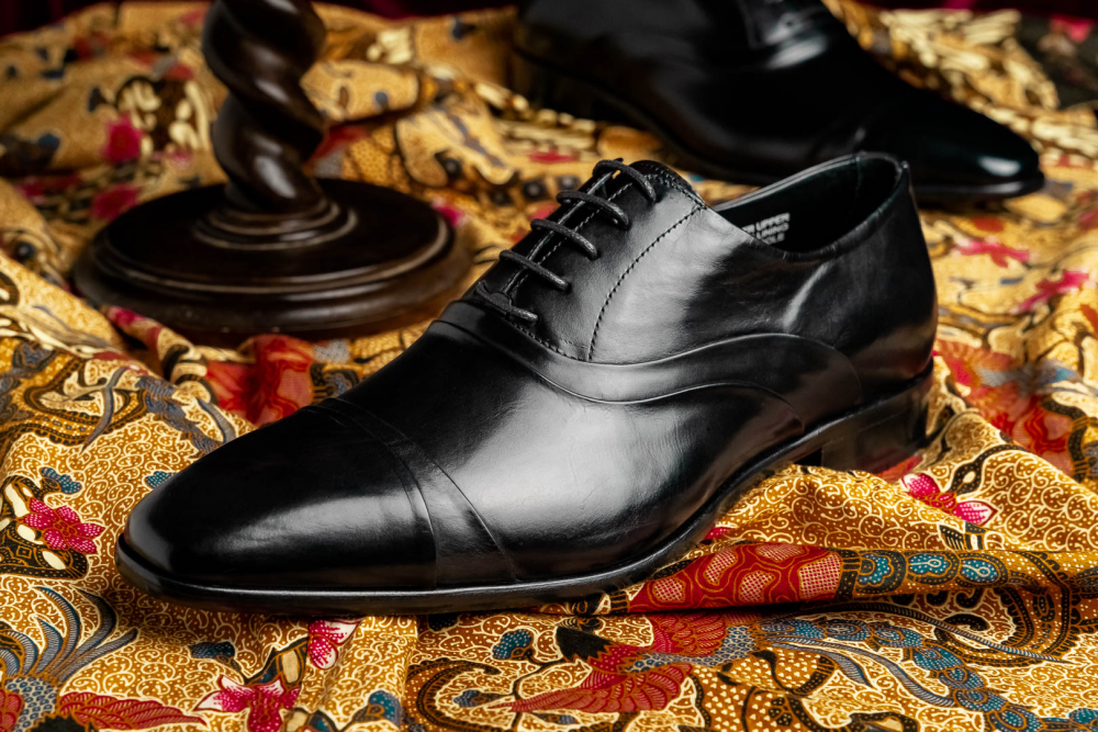Calzoleria Toscana Cap Toe Oxfords Black