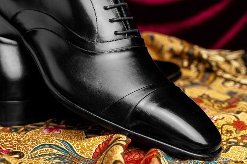 Calzoleria Toscana Z211 Cap Toe Oxfords Black