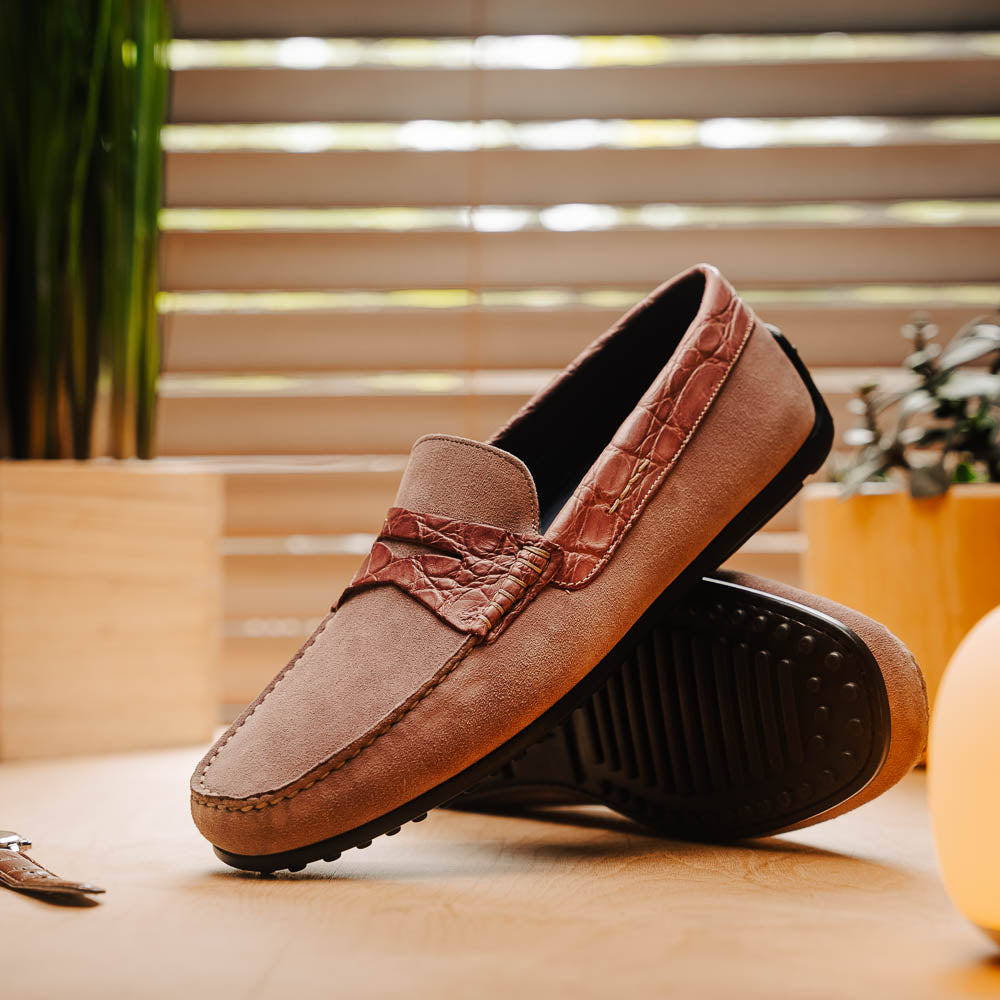 靴 GM SHANTII Zelli Monza Suede & Crocodile Driving Shoes Candy